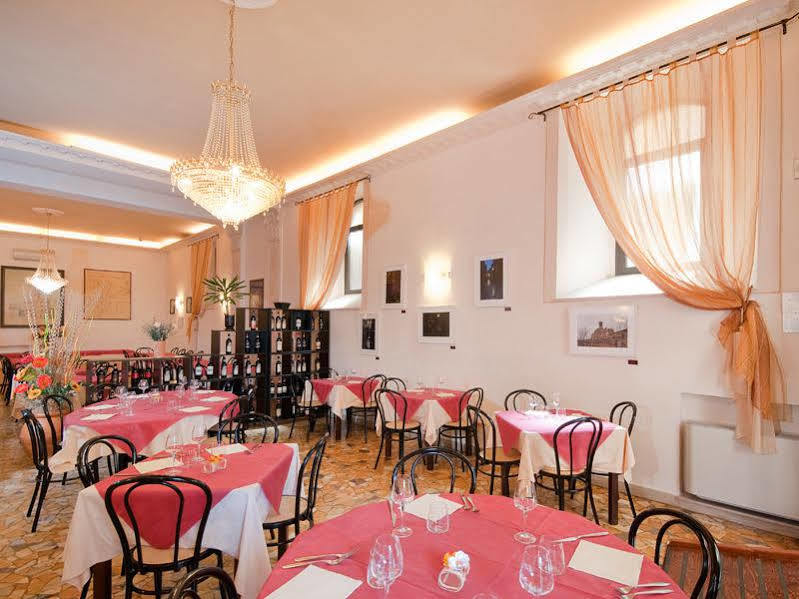 Allegroitalia Nazionale Volterra Exterior foto