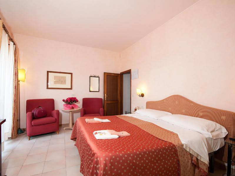 Allegroitalia Nazionale Volterra Exterior foto